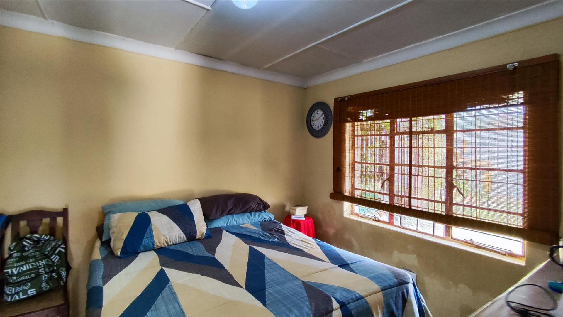 Bed Room 1 - 25 square meters of property in Rensburg