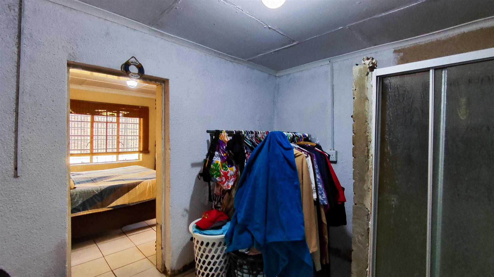 Bathroom 1 - 12 square meters of property in Rensburg