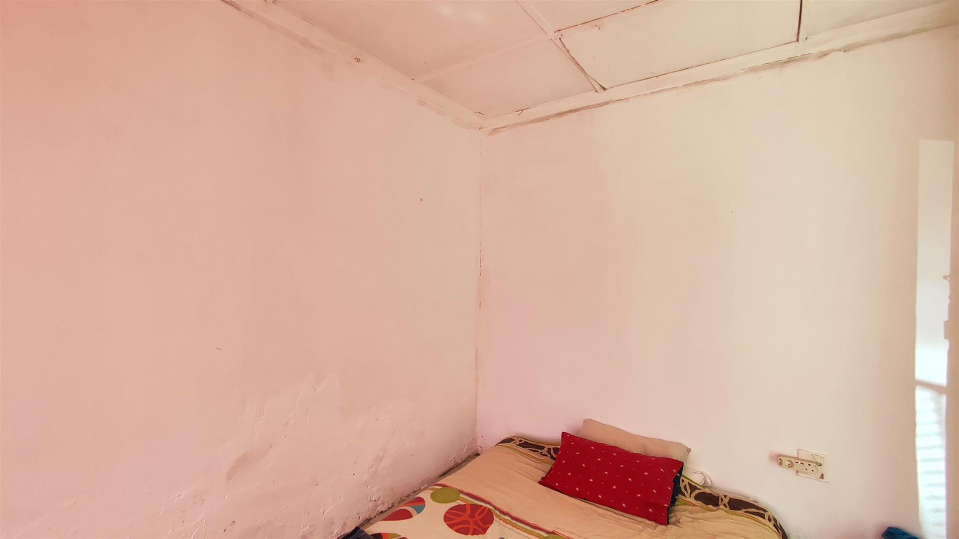 Bed Room 1 - 25 square meters of property in Rensburg