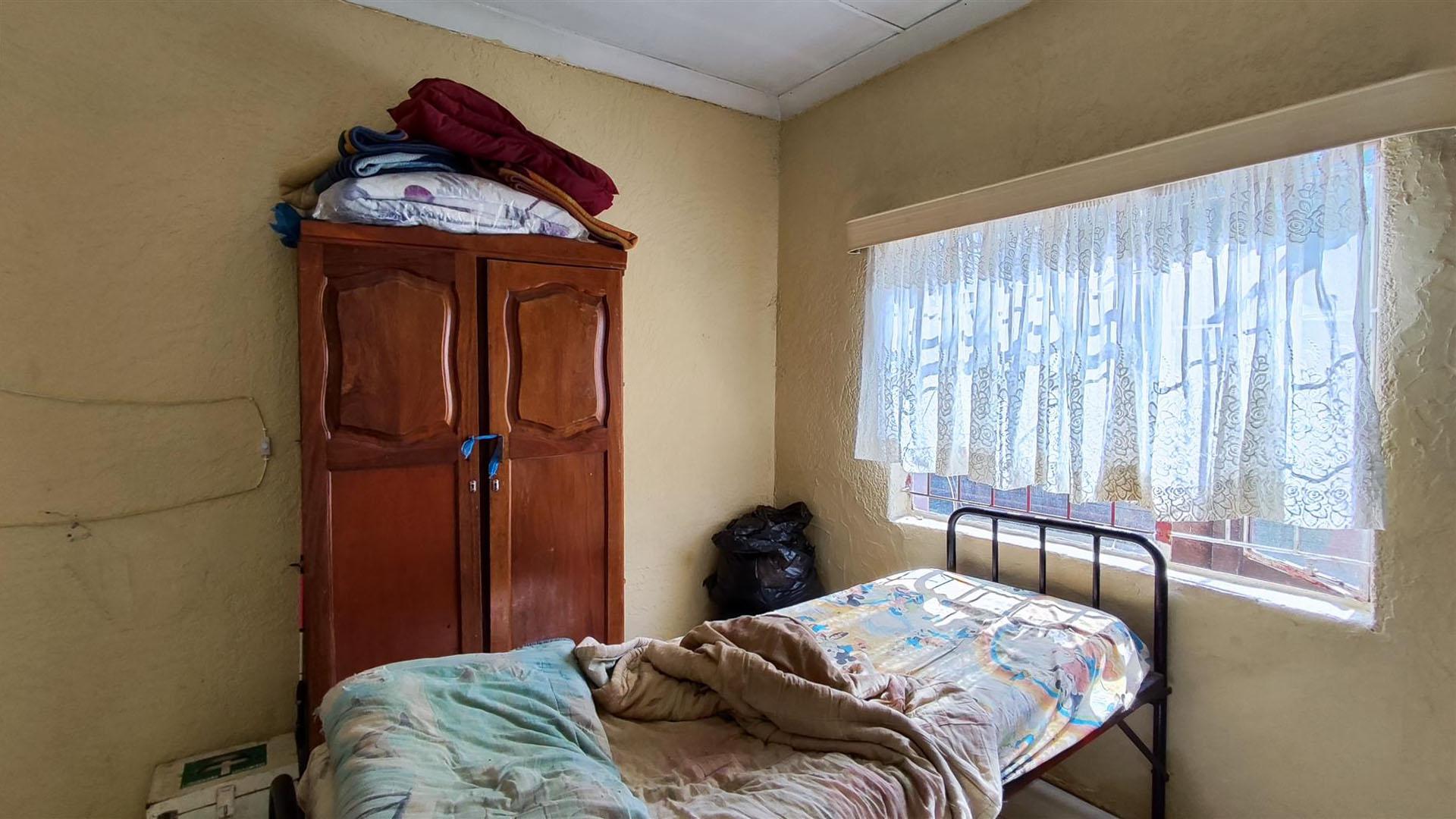 Bed Room 2 - 12 square meters of property in Rensburg