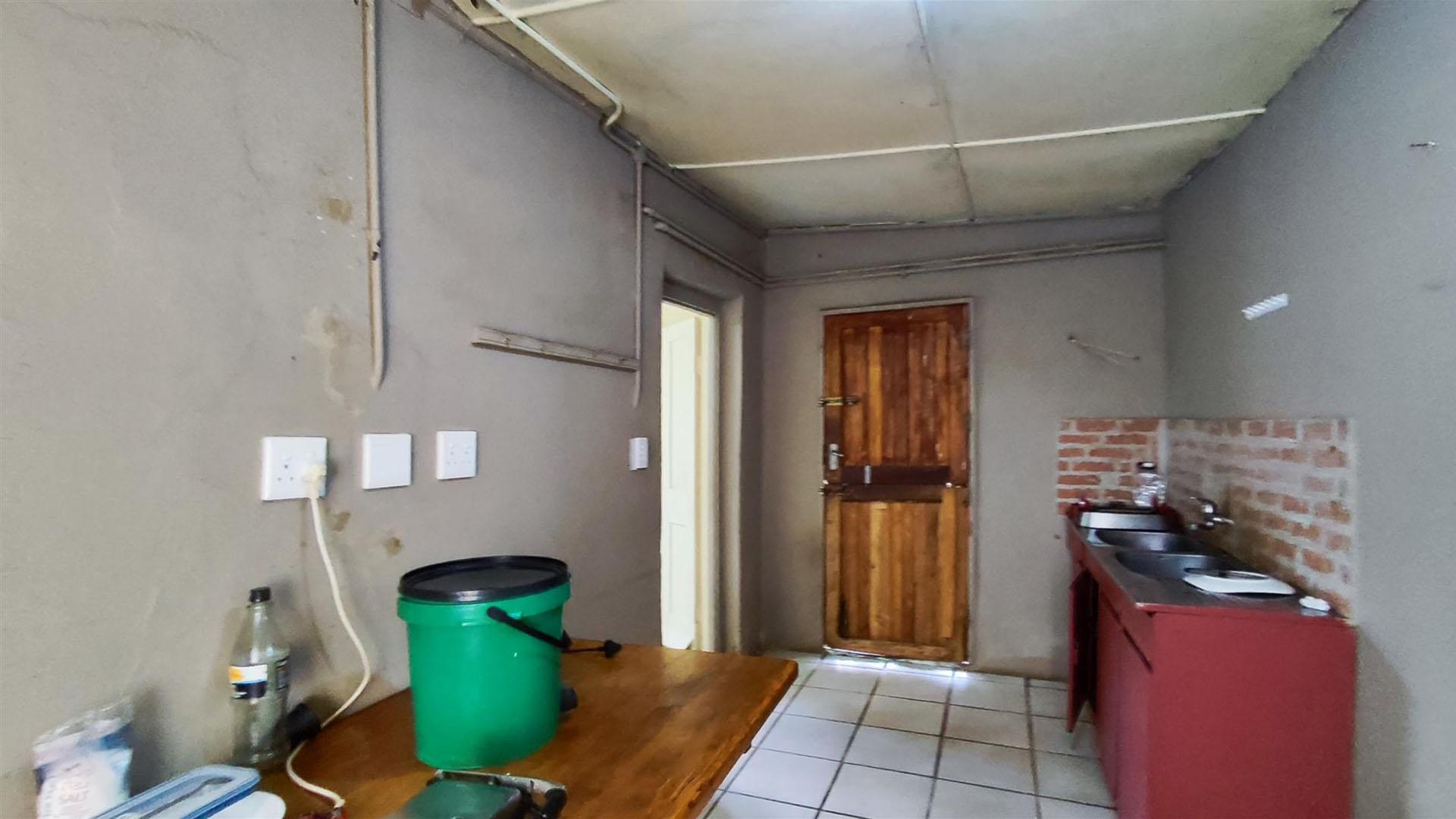 Kitchen - 20 square meters of property in Rensburg