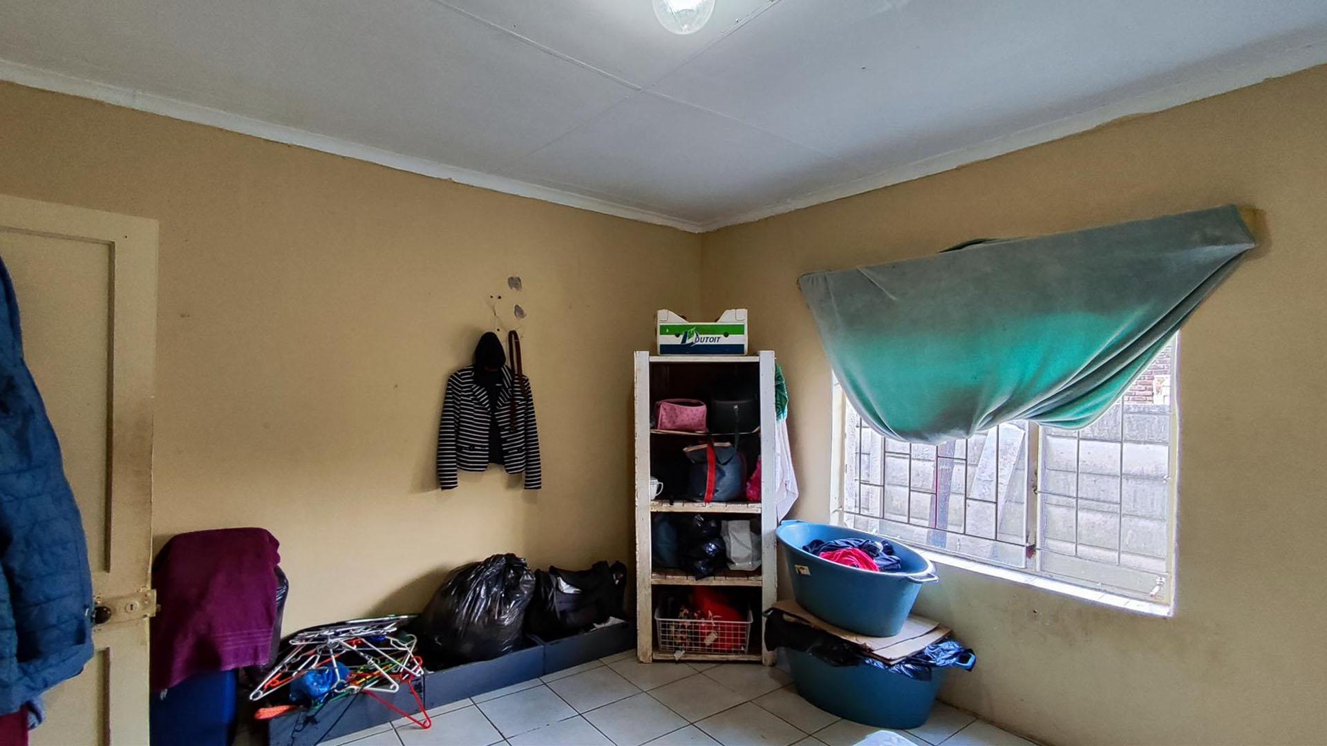 Bed Room 3 - 17 square meters of property in Rensburg