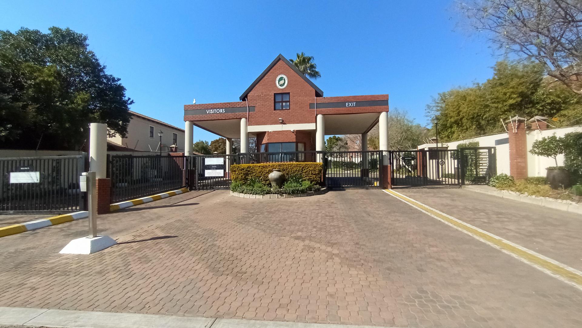Front View of property in Maroeladal