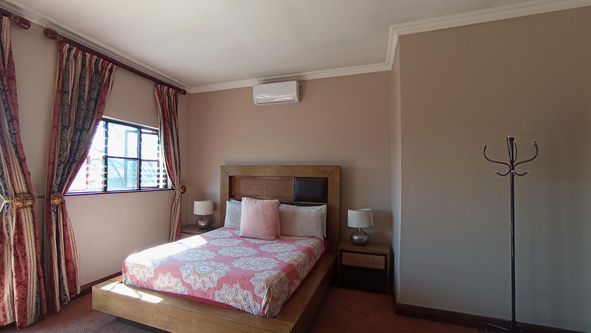 Bed Room 2 - 29 square meters of property in Maroeladal