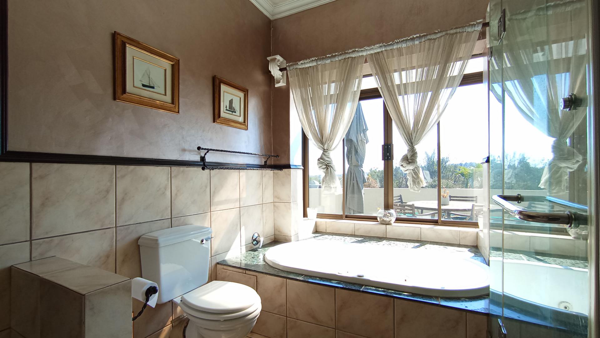 Bathroom 2 - 14 square meters of property in Maroeladal