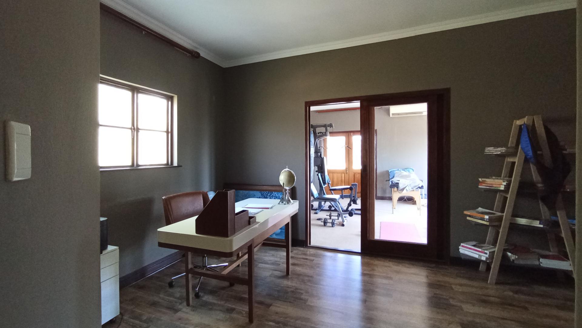 Study - 15 square meters of property in Maroeladal