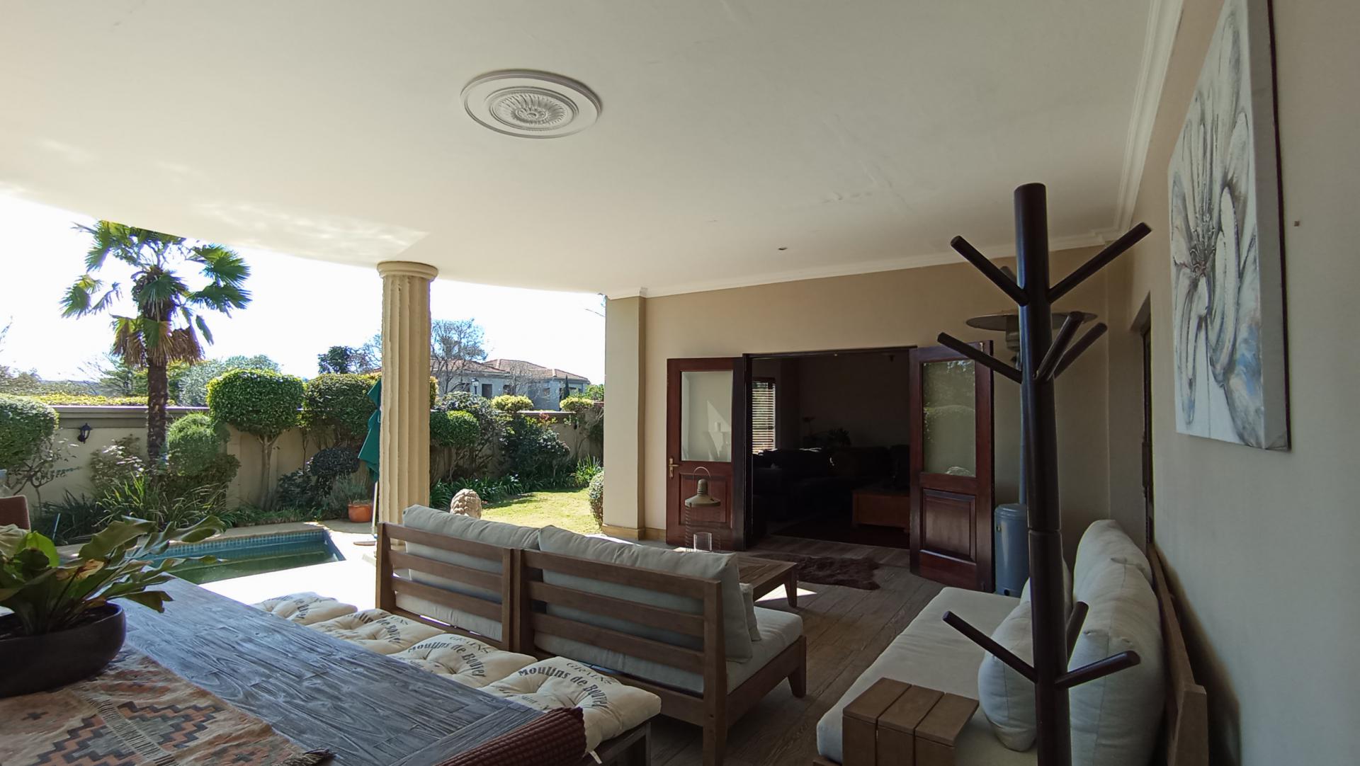 Patio - 85 square meters of property in Maroeladal