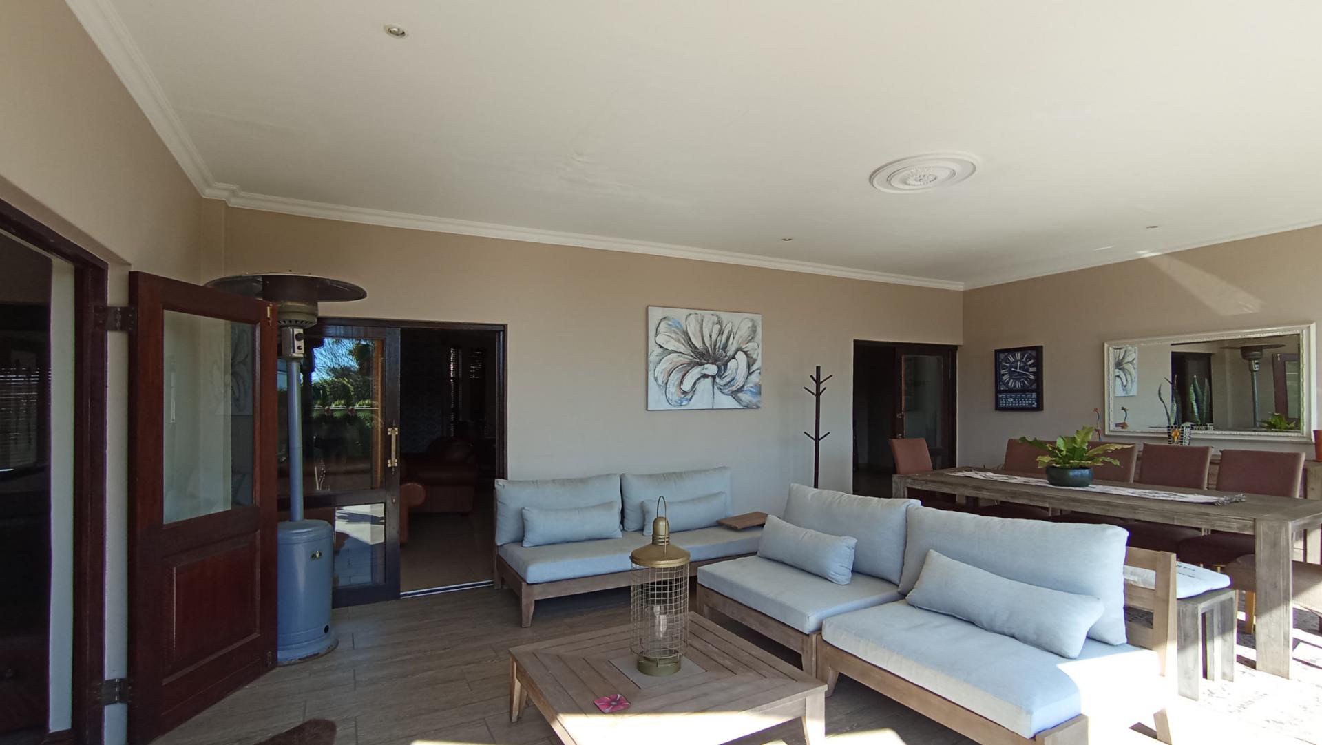 Patio - 85 square meters of property in Maroeladal