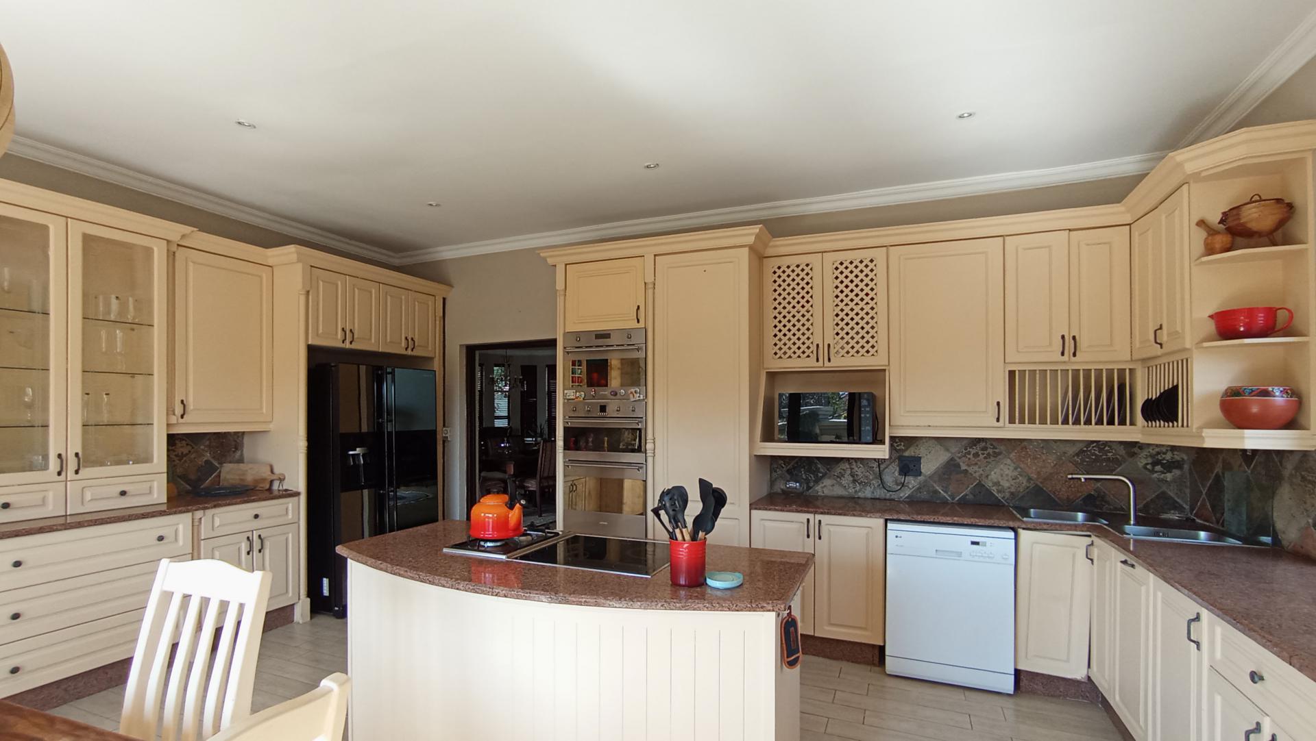 Kitchen - 31 square meters of property in Maroeladal