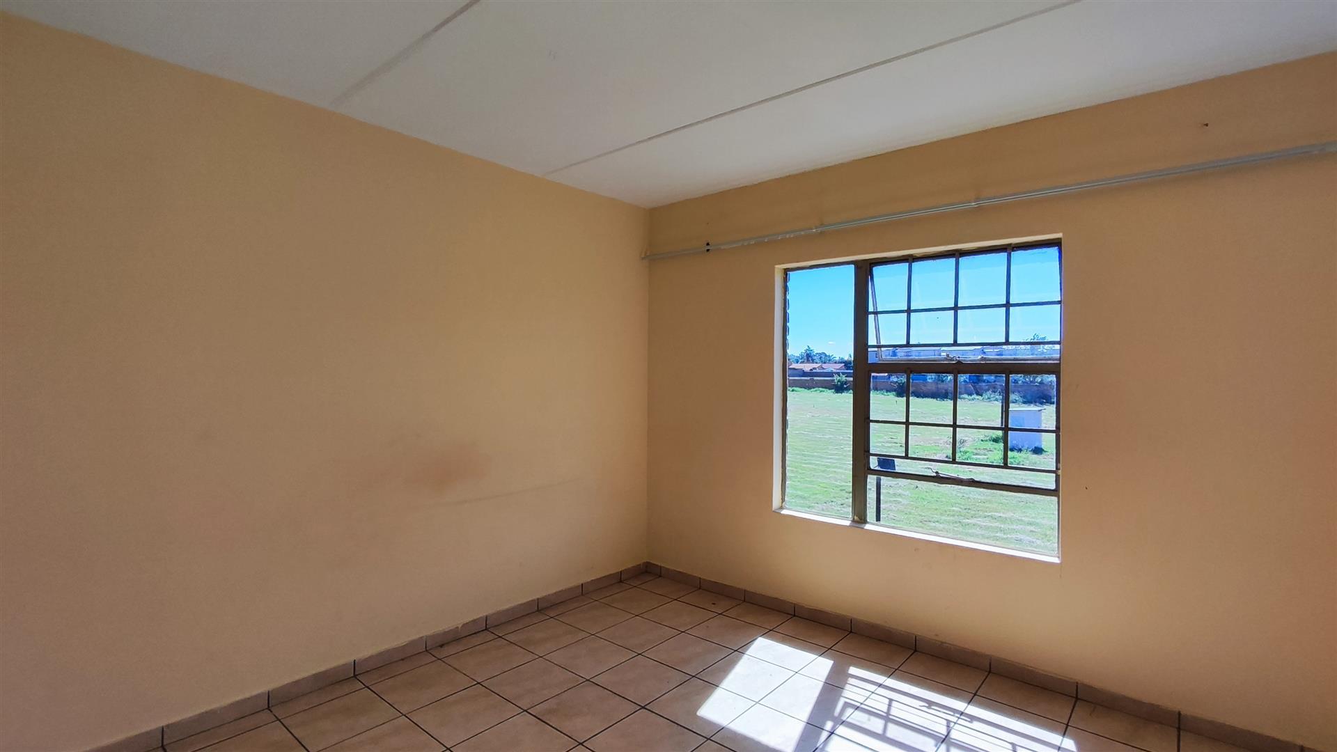 Bed Room 1 - 18 square meters of property in Ravenswood