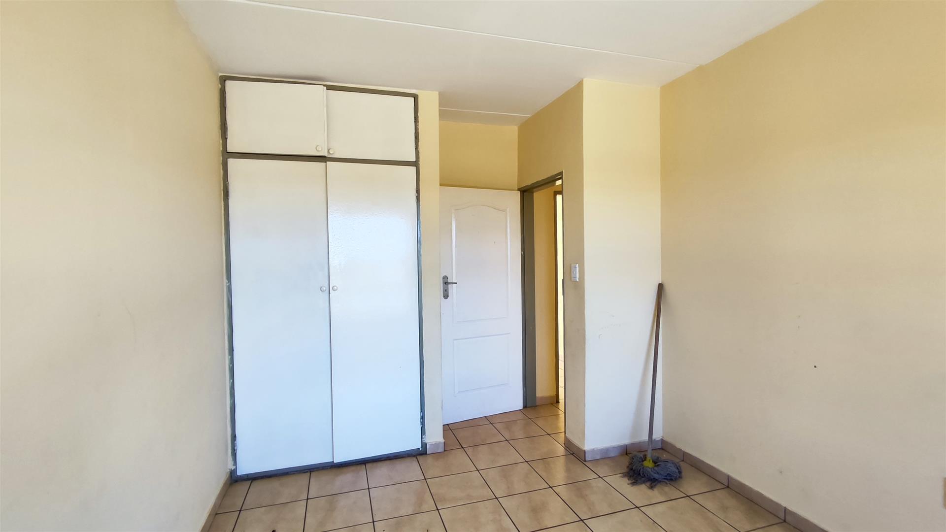 Bed Room 2 - 15 square meters of property in Ravenswood