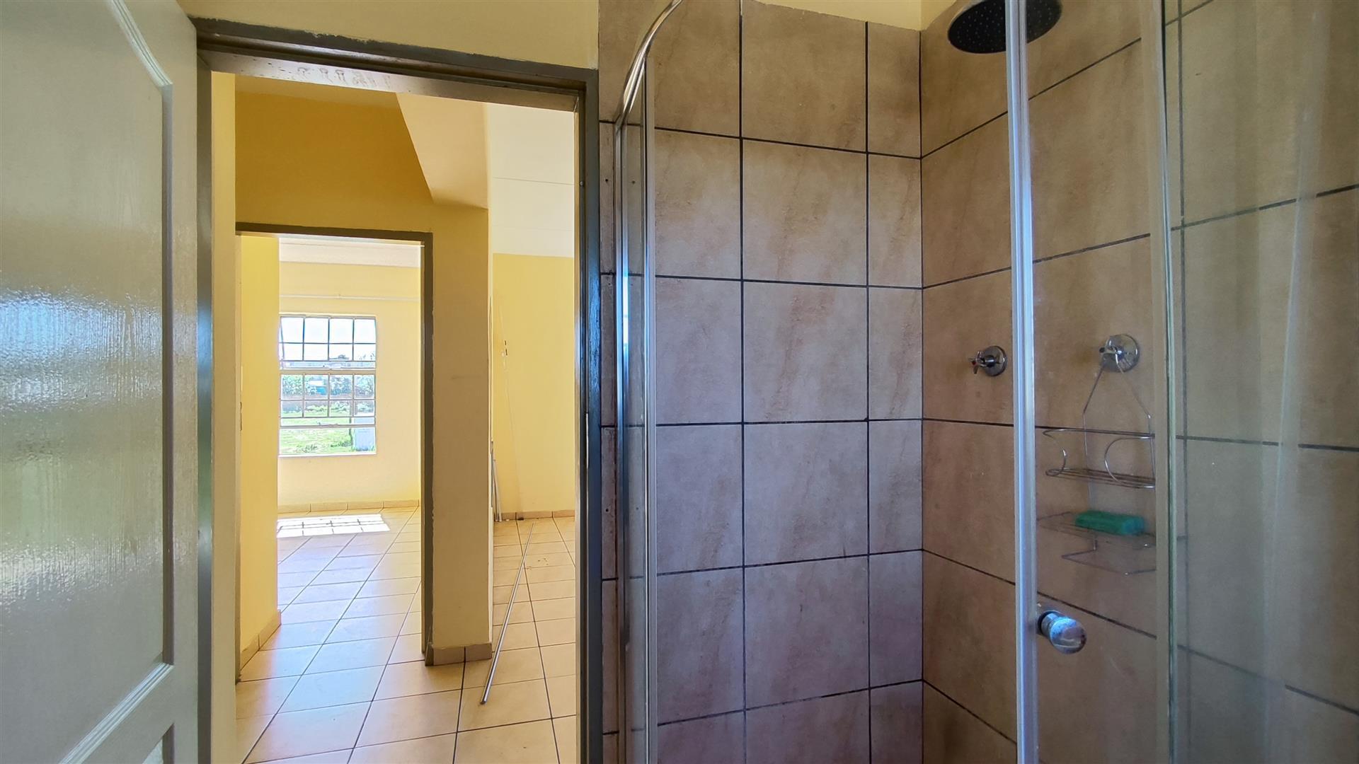 Bathroom 1 - 6 square meters of property in Ravenswood