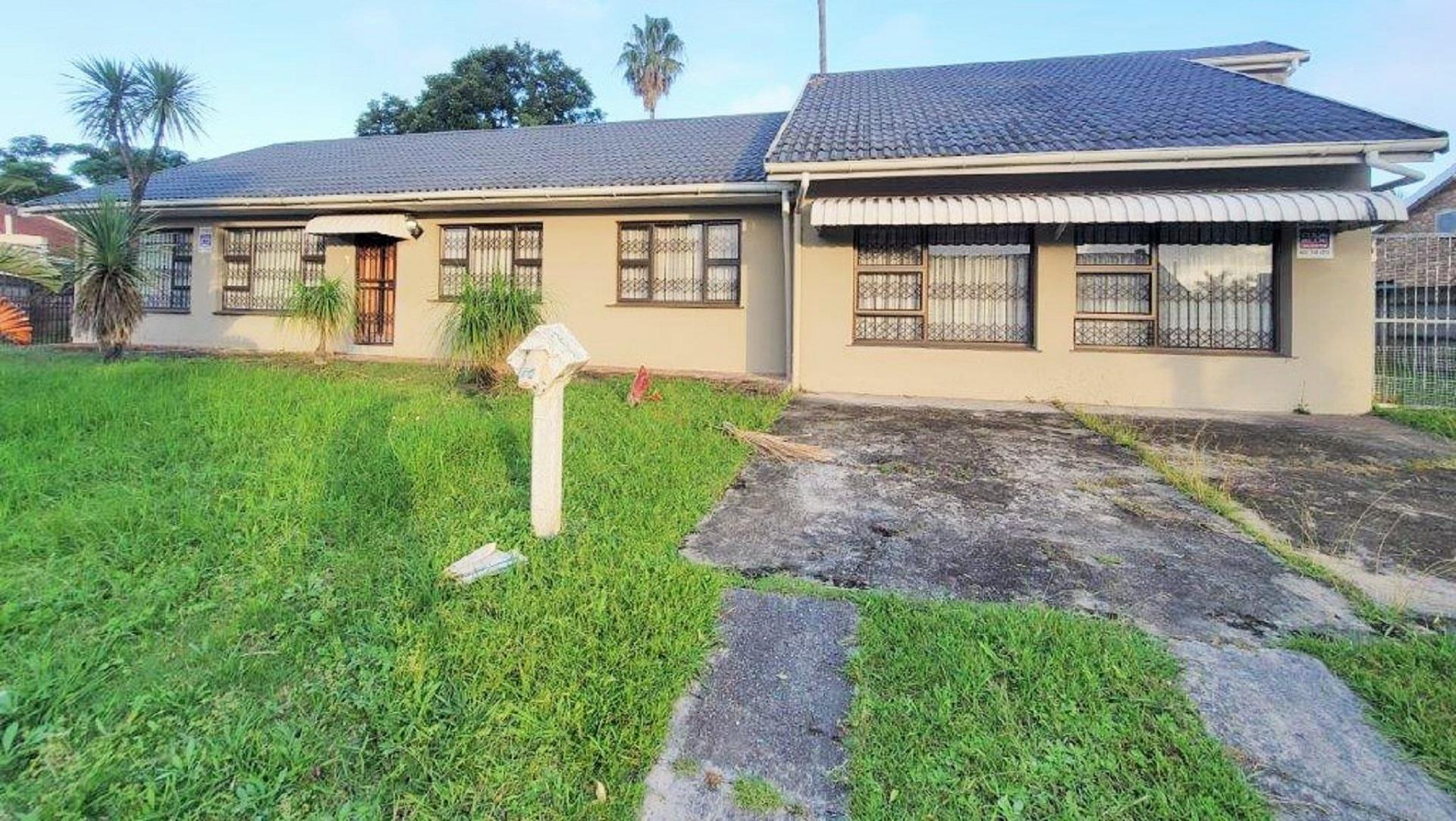 Front View of property in Beacon Bay North