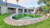 Swimming Pool of property in Beacon Bay North