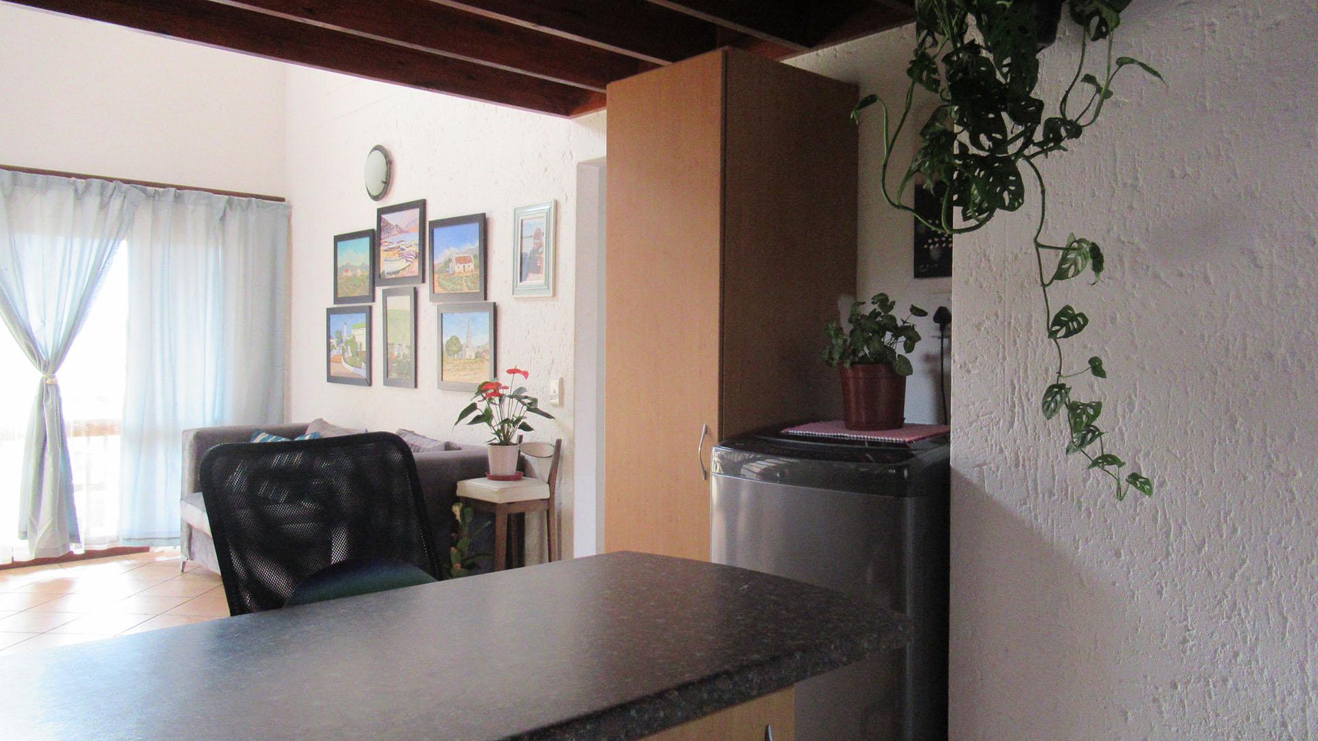 Kitchen - 12 square meters of property in Douglasdale
