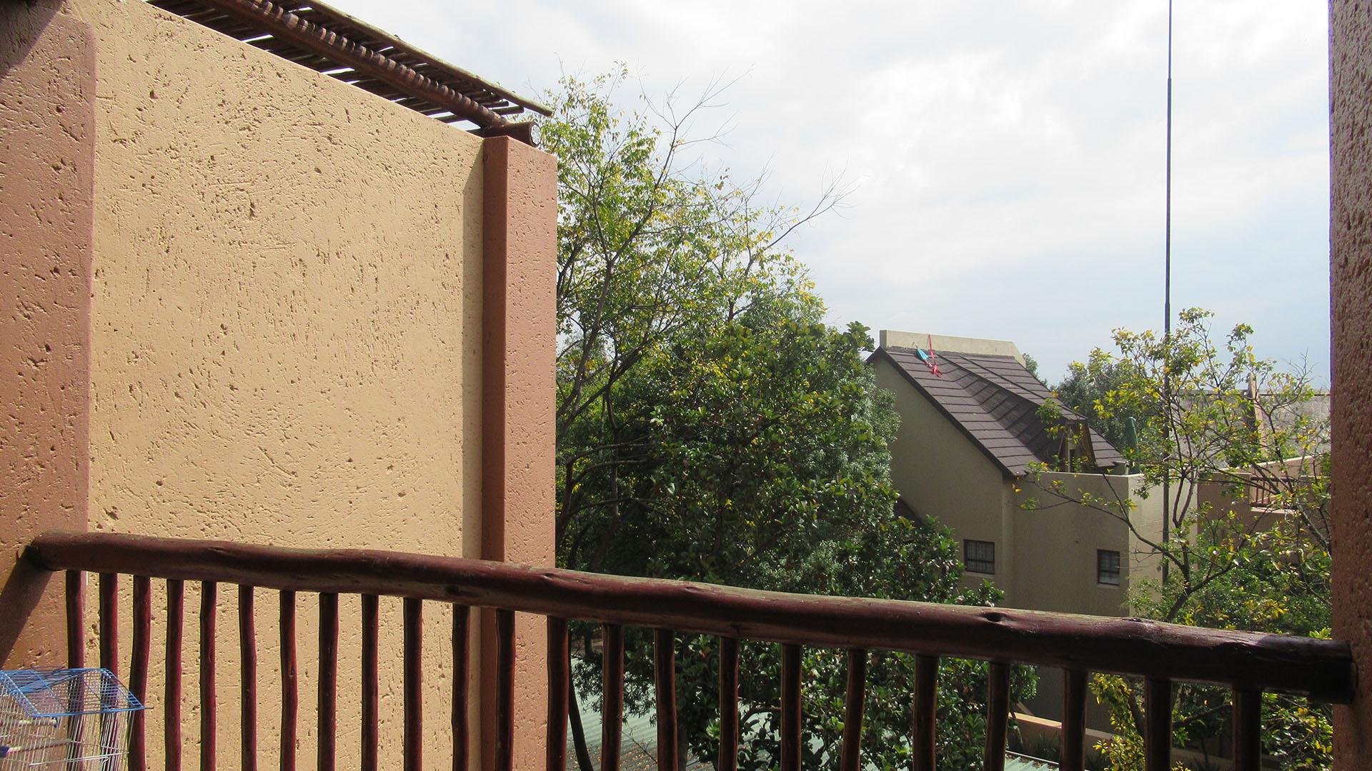 Balcony - 41 square meters of property in Douglasdale