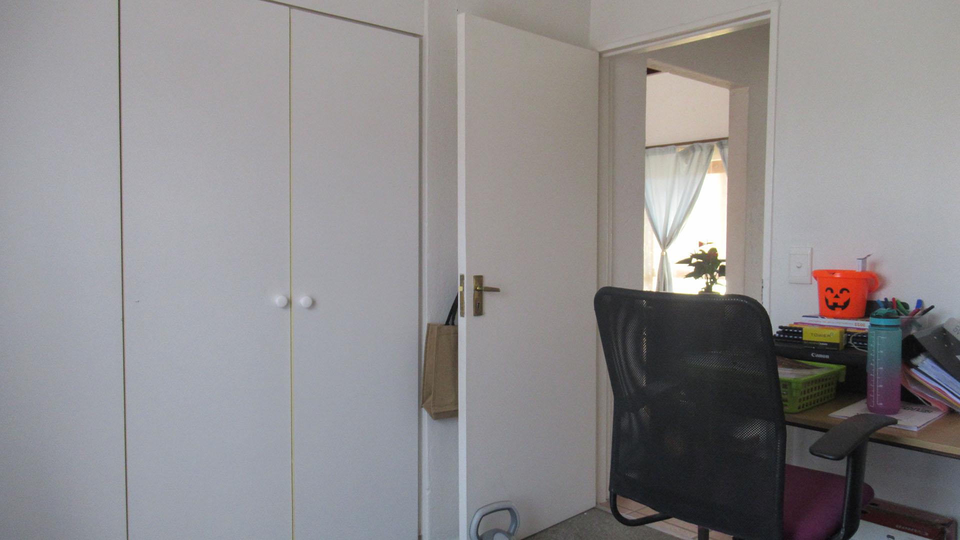 Bed Room 2 - 12 square meters of property in Douglasdale