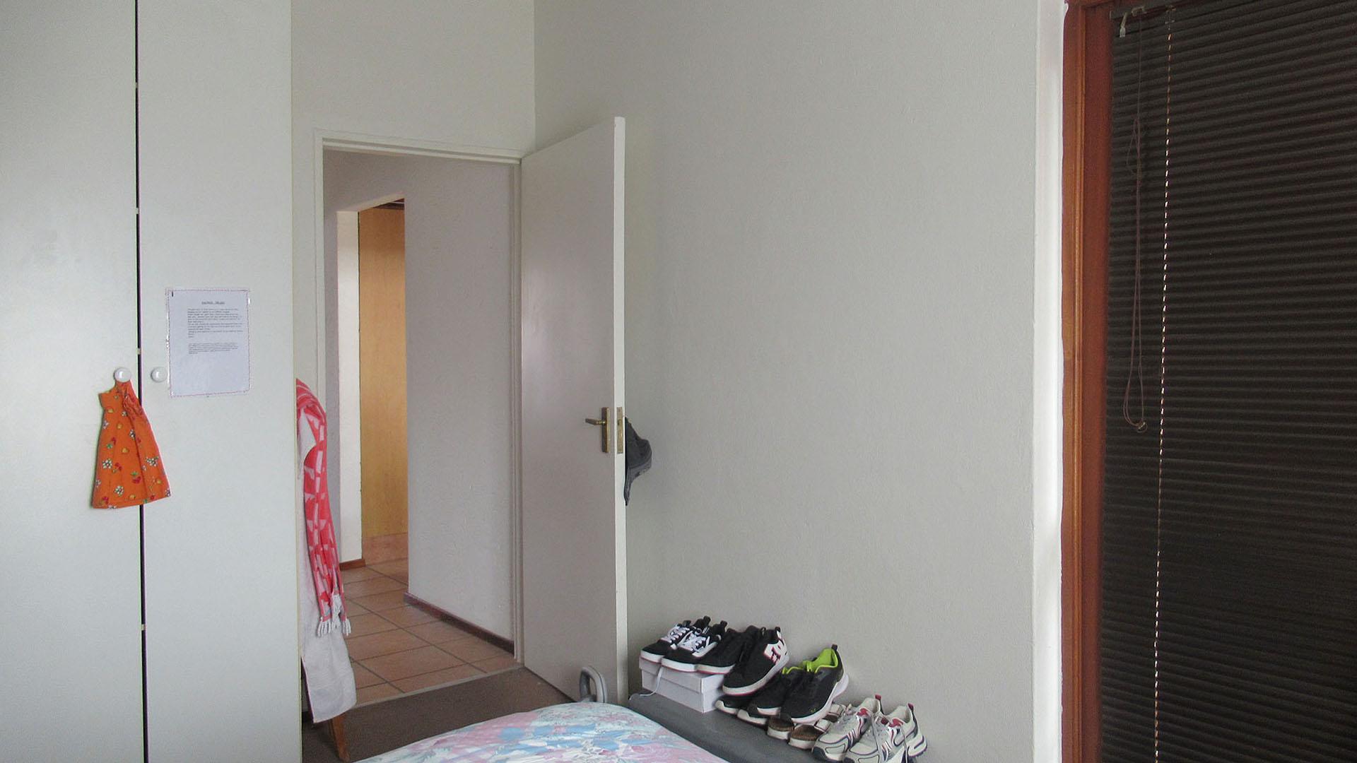 Bed Room 1 - 15 square meters of property in Douglasdale