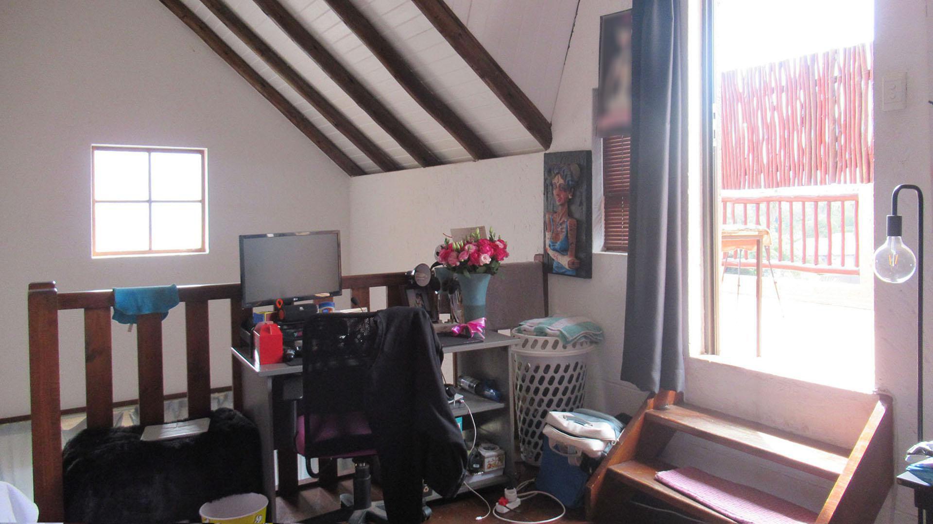 Spaces - 33 square meters of property in Douglasdale