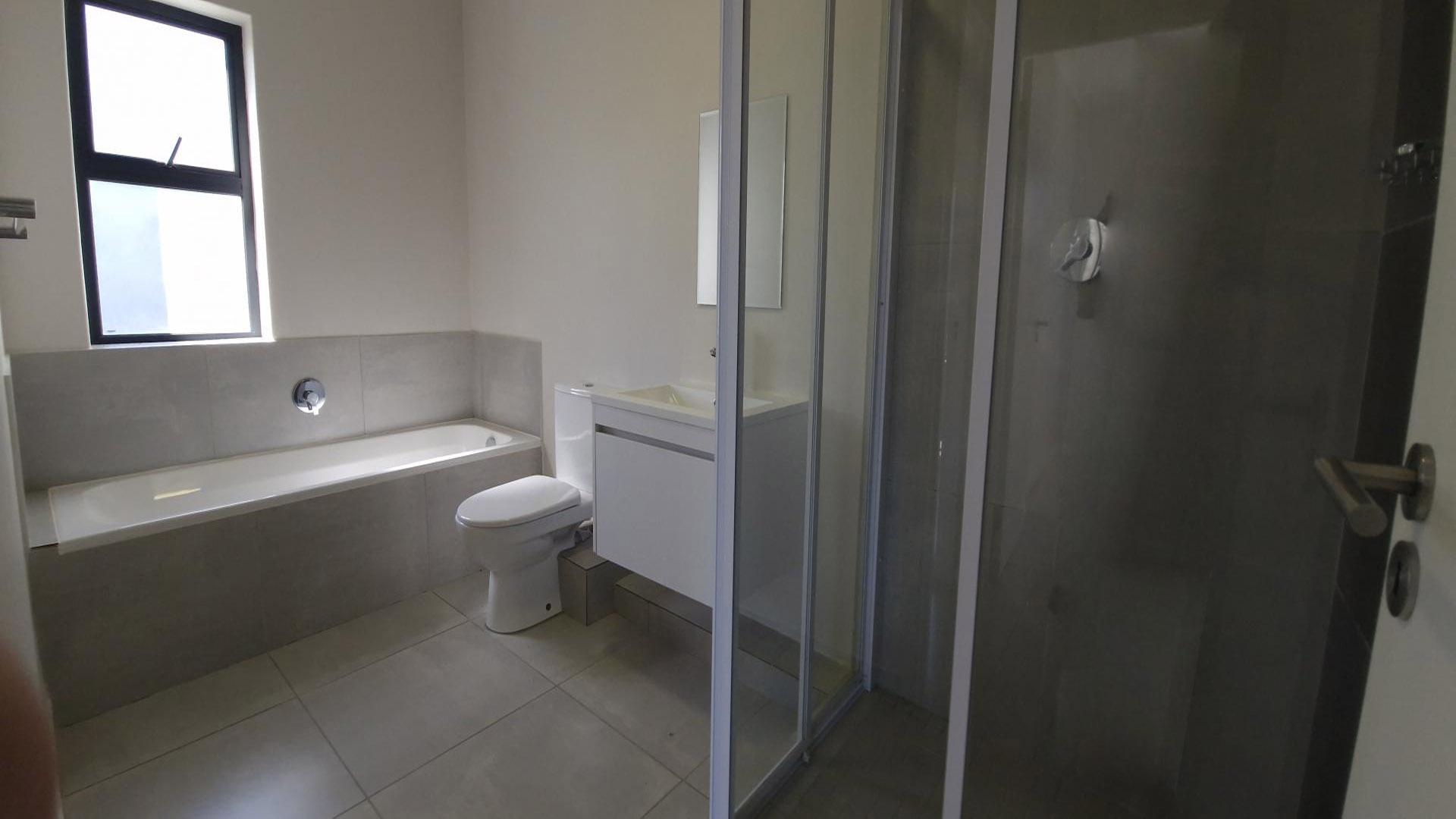 Bathroom 1 of property in Burgundy Estate