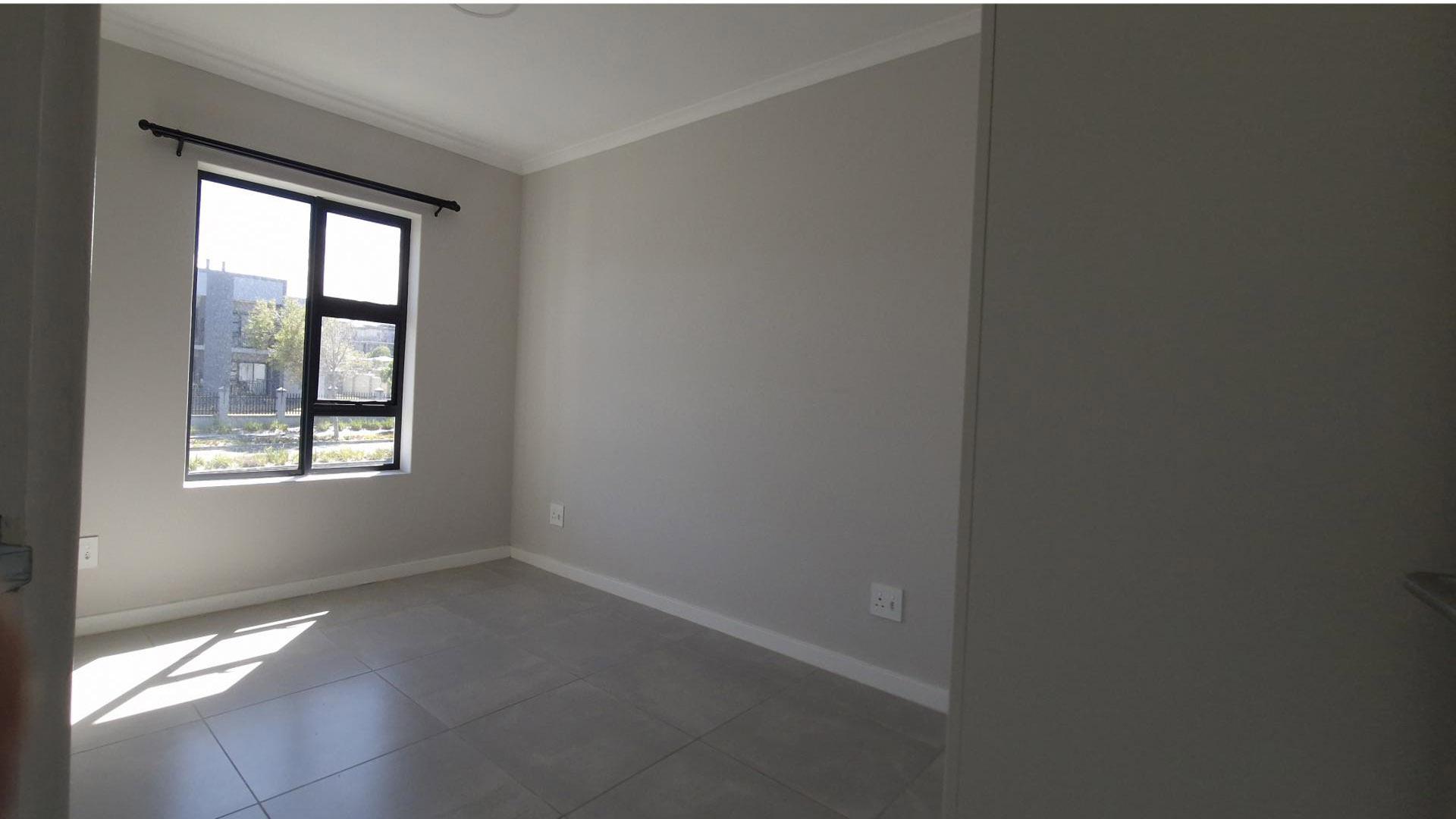 Bed Room 1 of property in Burgundy Estate