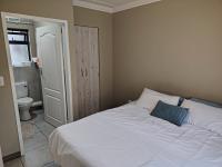 Main Bedroom of property in Rooihuiskraal North