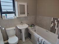 Bathroom 1 of property in Rooihuiskraal North