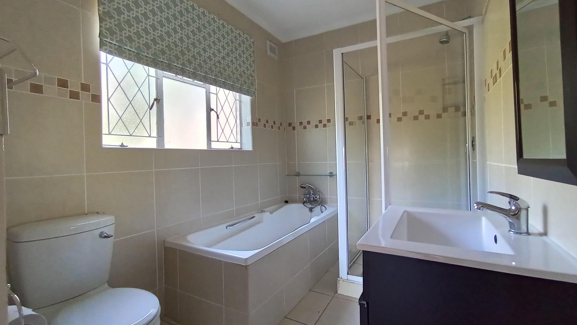 Main Bathroom - 7 square meters of property in Blackridge