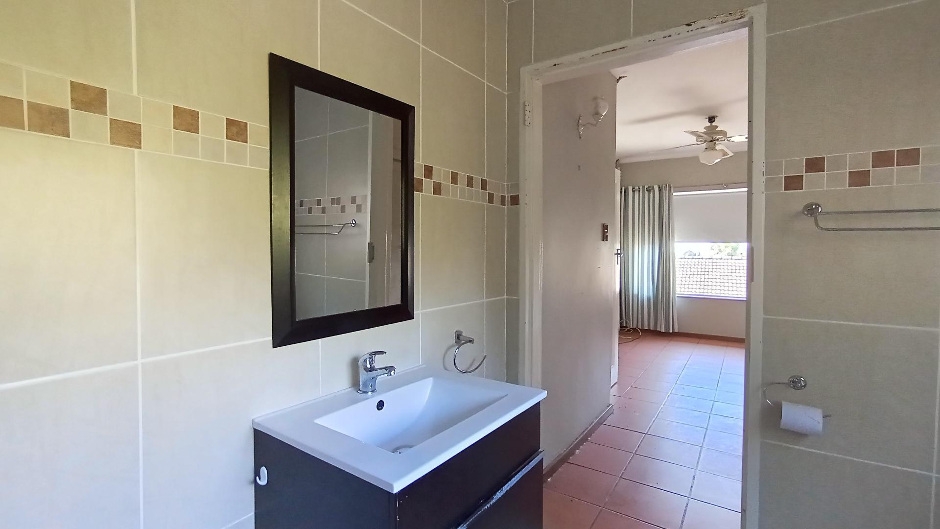 Main Bathroom - 7 square meters of property in Blackridge