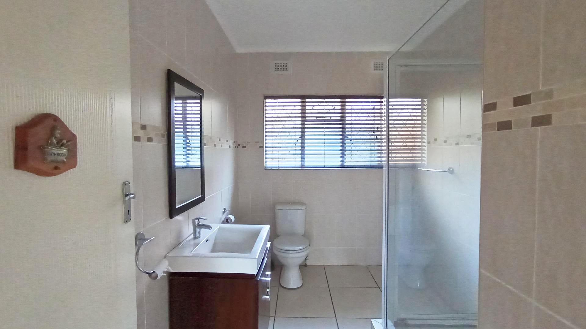 Bathroom 1 - 7 square meters of property in Blackridge