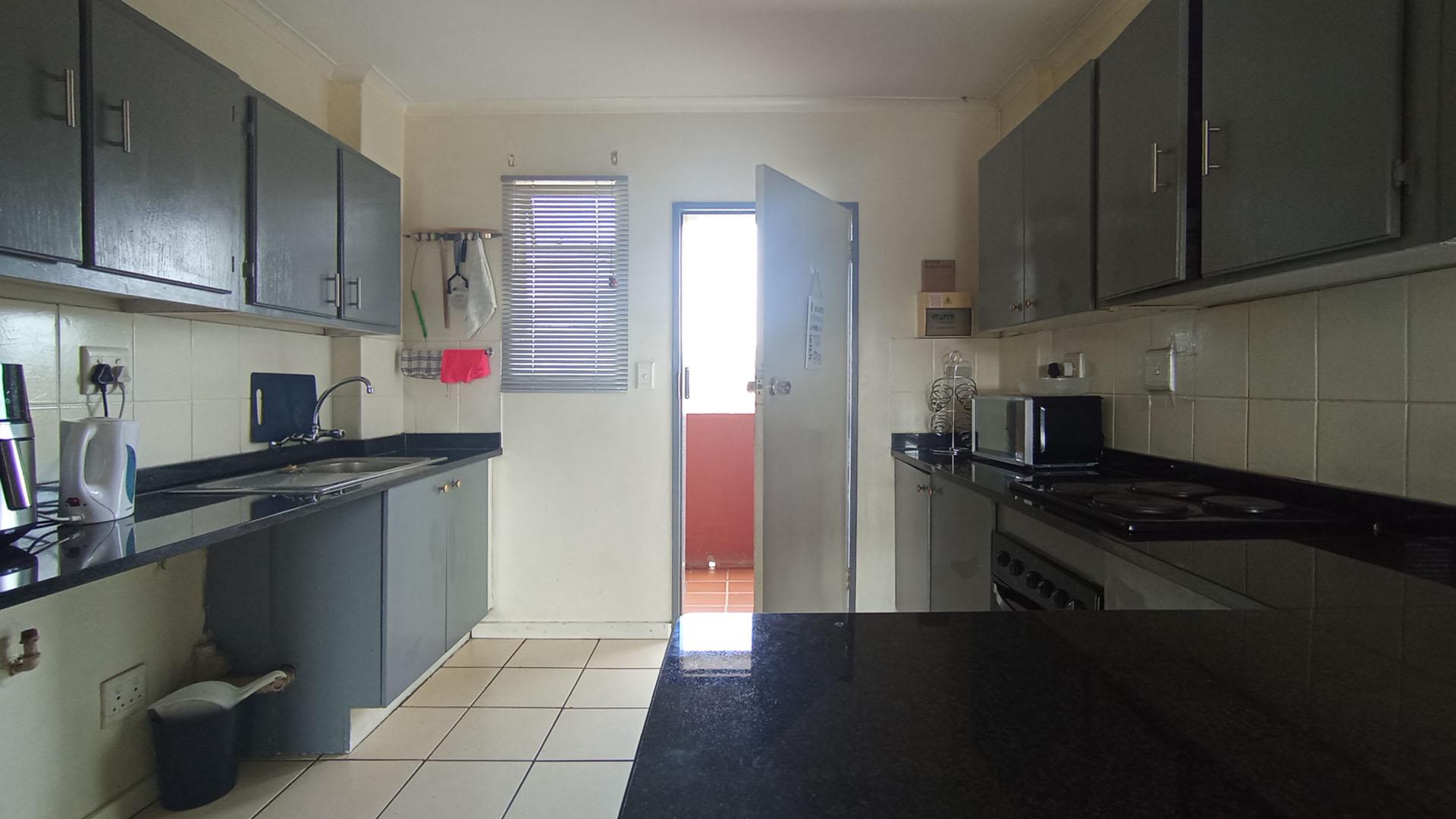 Kitchen - 8 square meters of property in Zwartkop