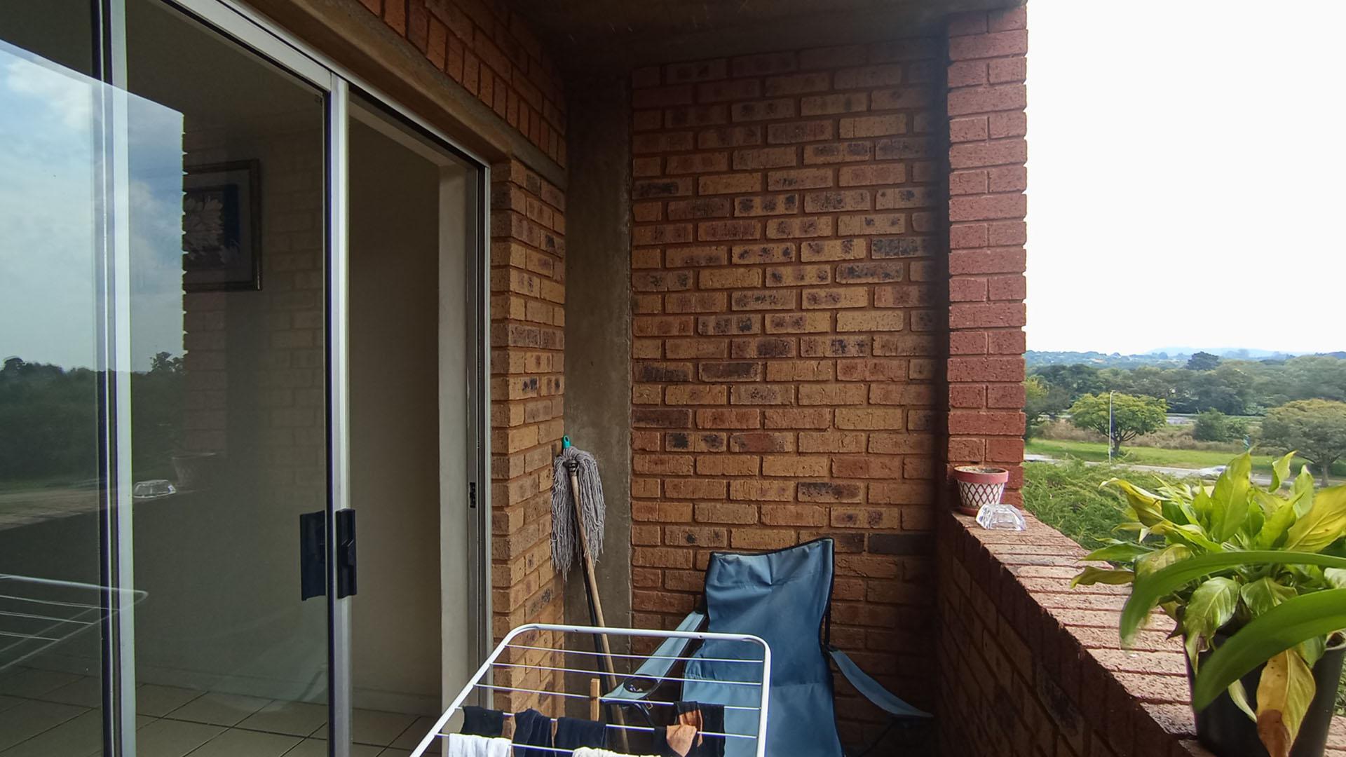Balcony - 5 square meters of property in Zwartkop