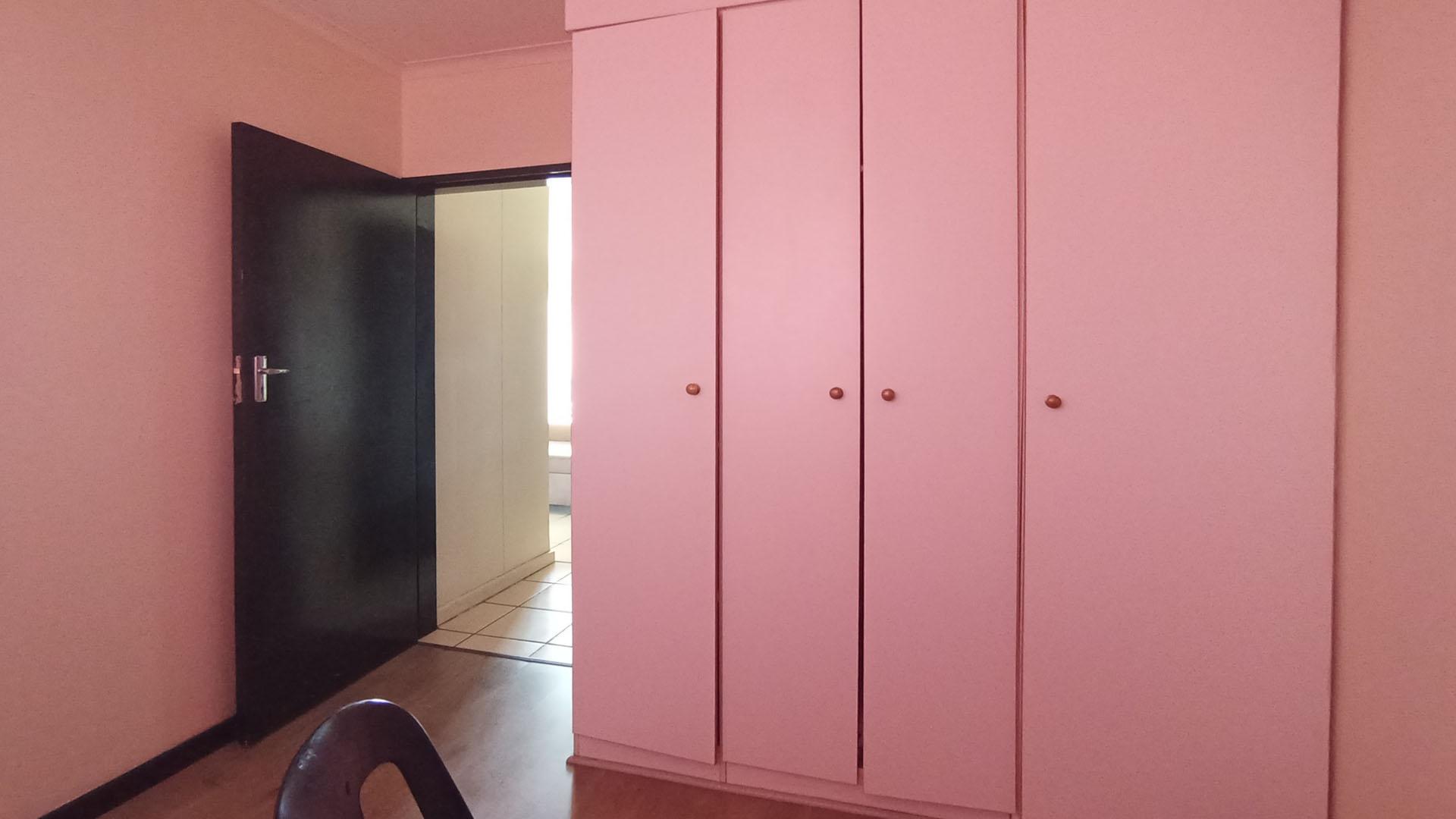 Bed Room 2 - 10 square meters of property in Zwartkop