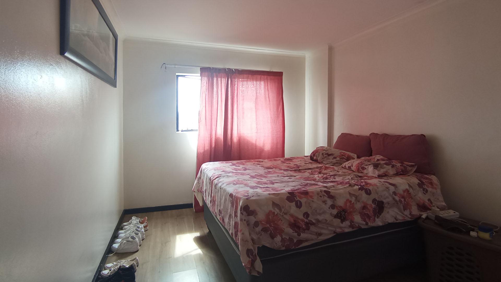 Bed Room 1 - 17 square meters of property in Zwartkop