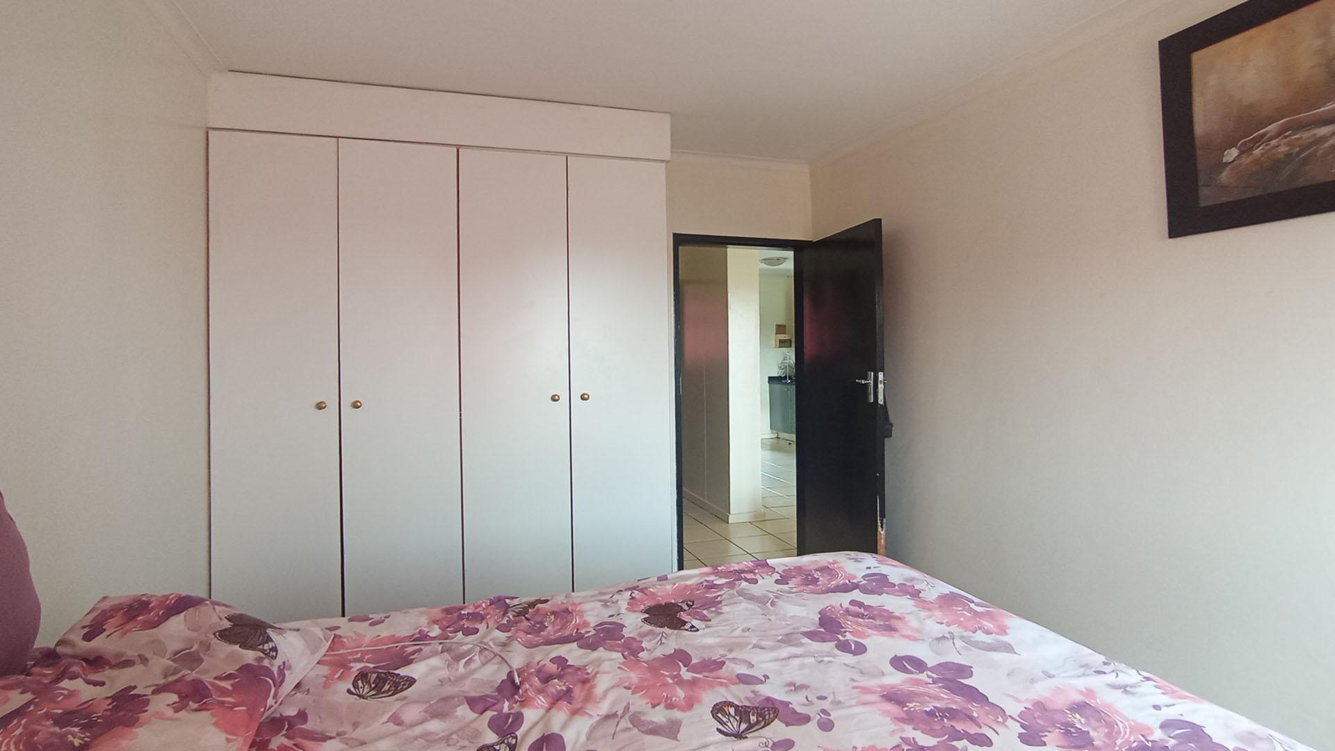 Bed Room 1 - 17 square meters of property in Zwartkop