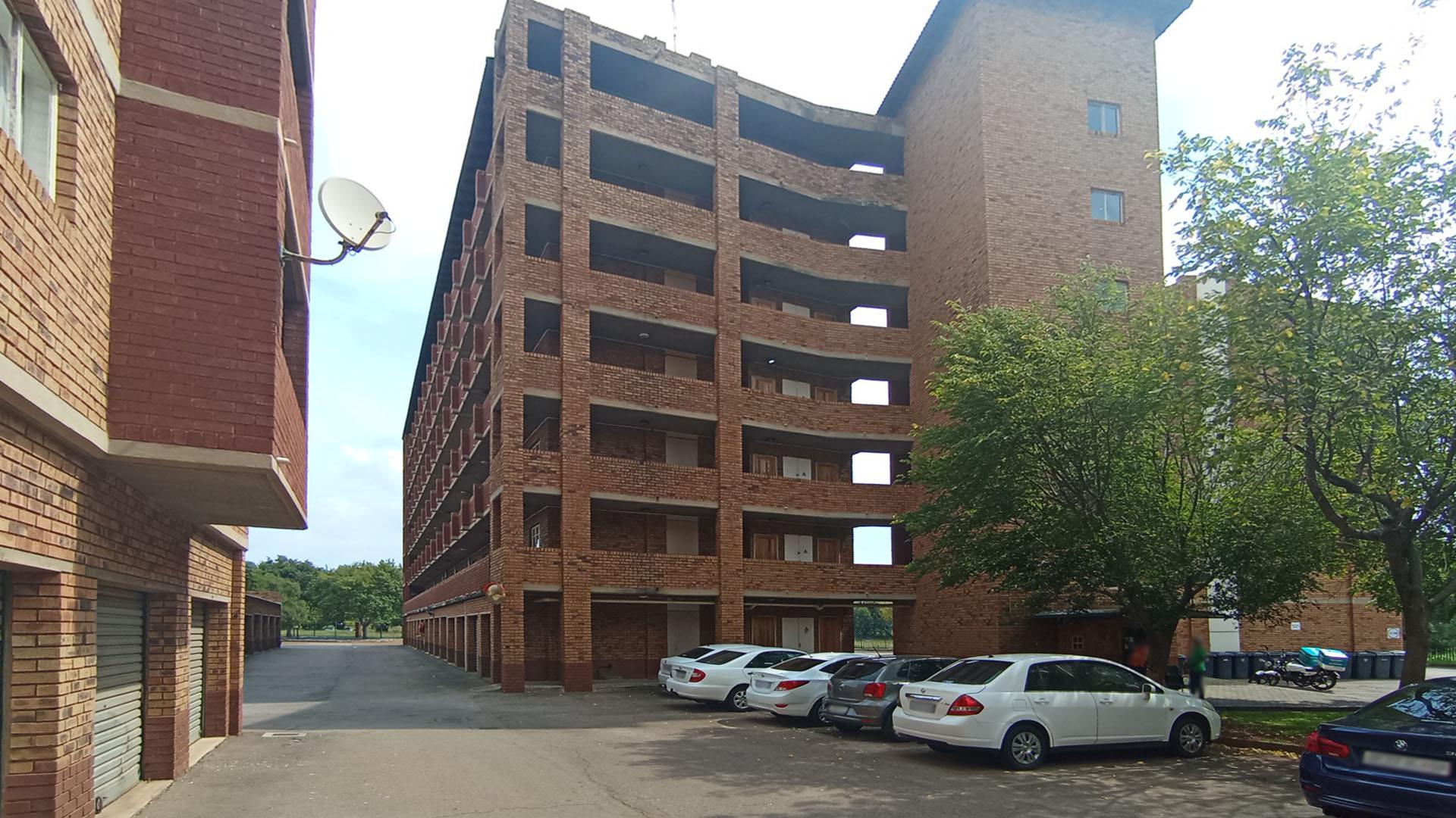 Front View of property in Zwartkop