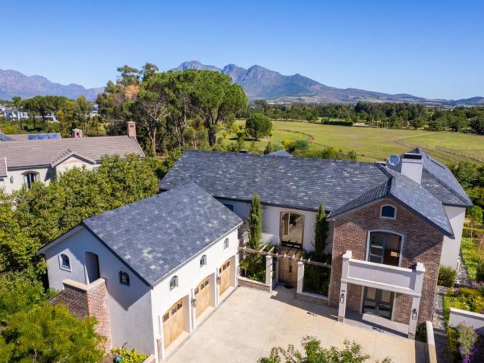 6 Bedroom House for Sale For Sale in Paarl - MR674769