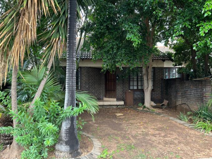 2 Bedroom Simplex for Sale For Sale in Geelhoutpark - MR674836