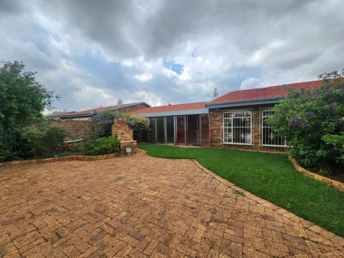 3 Bedroom Simplex for Sale For Sale in Brackenhurst - MR674850
