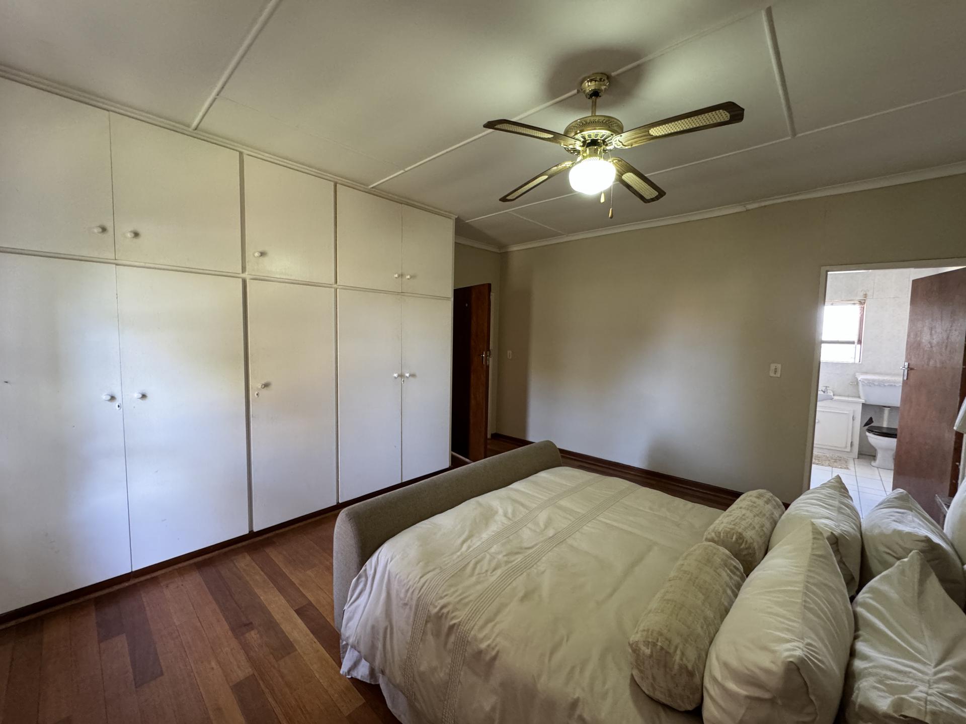 Main Bedroom of property in Uitenhage