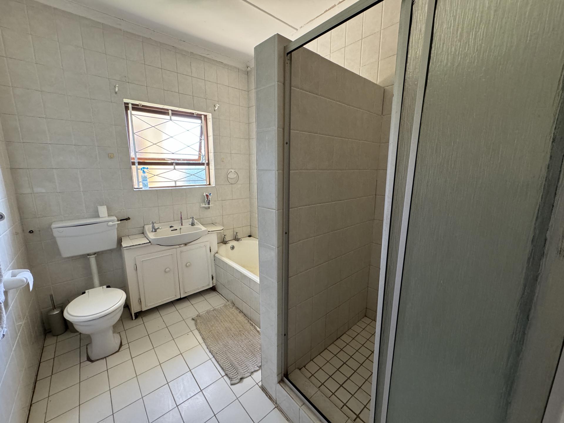 Bathroom 1 of property in Uitenhage