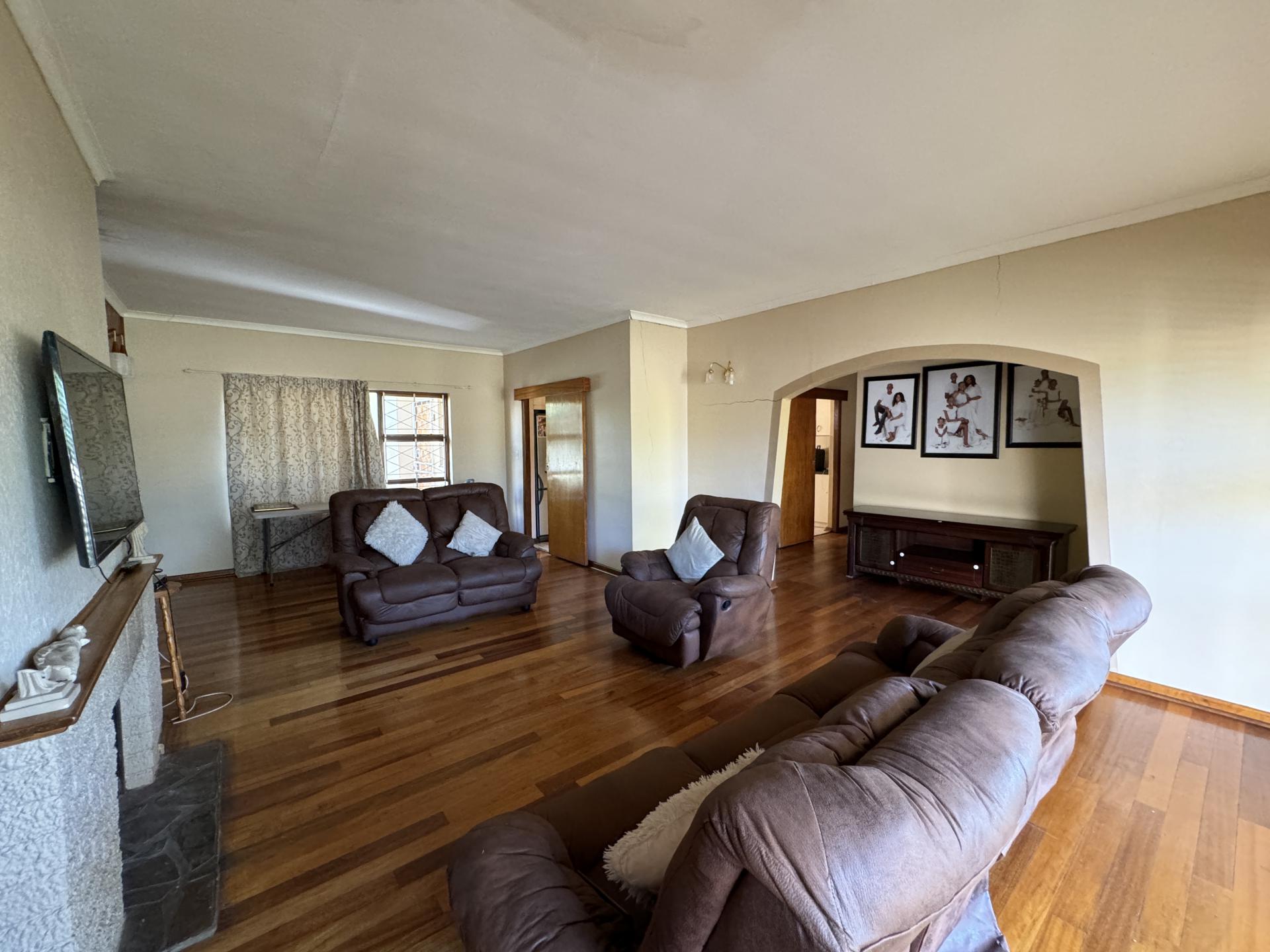 Lounges of property in Uitenhage