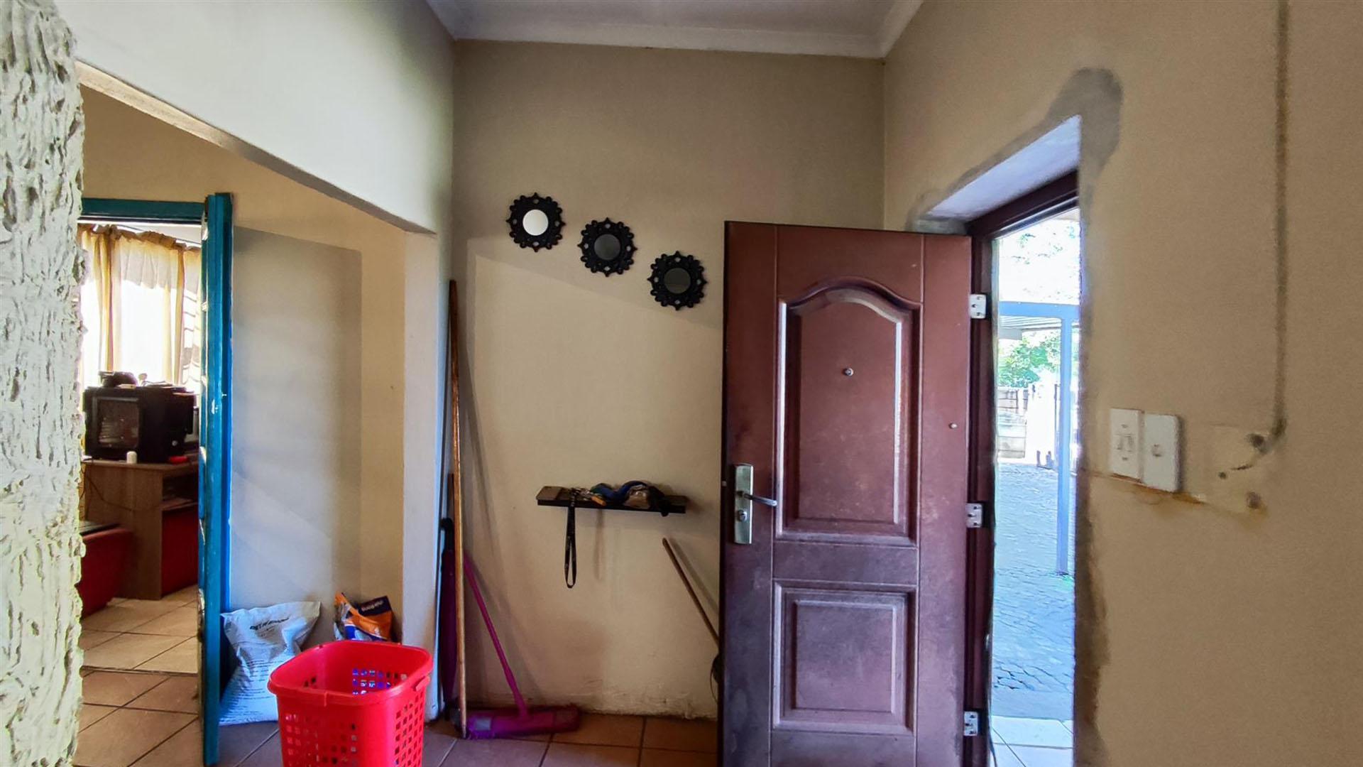 Spaces - 8 square meters of property in Brakpan