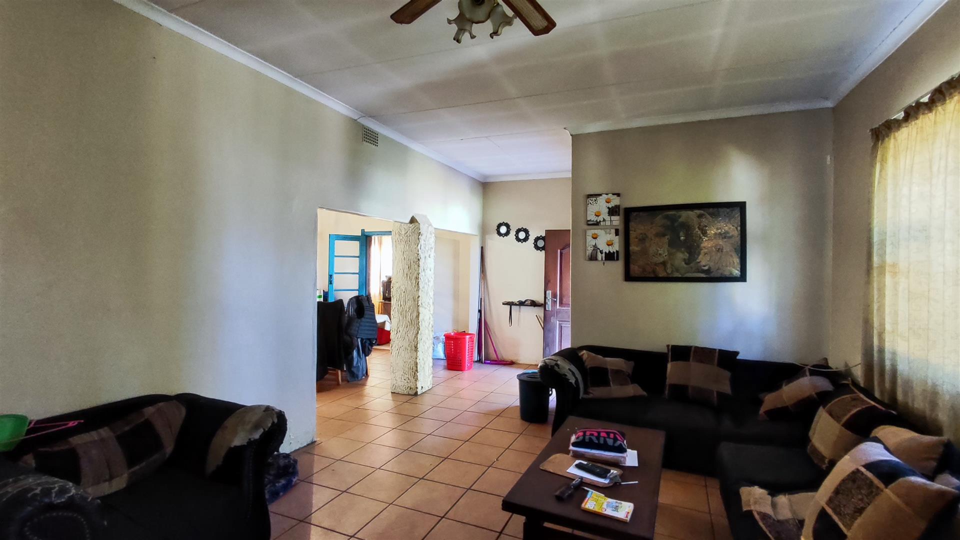 Lounges - 29 square meters of property in Brakpan