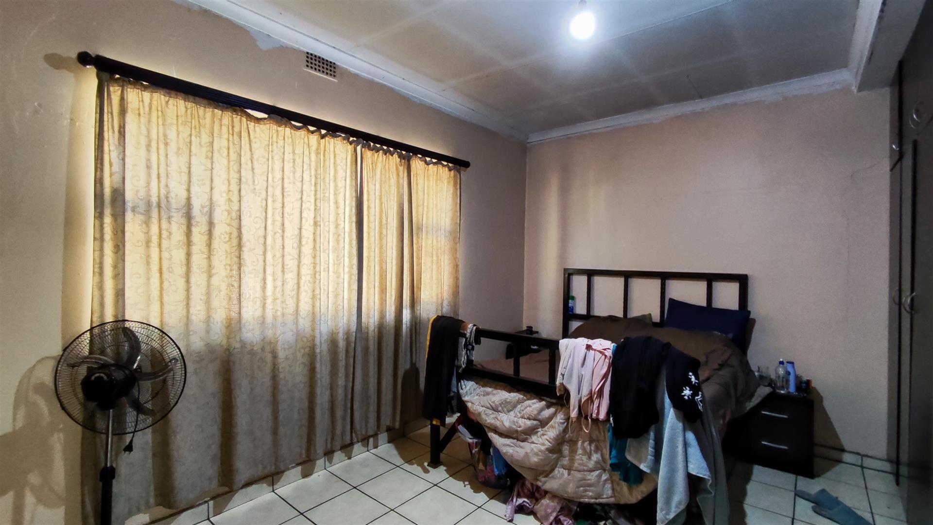 Bed Room 1 - 21 square meters of property in Brakpan