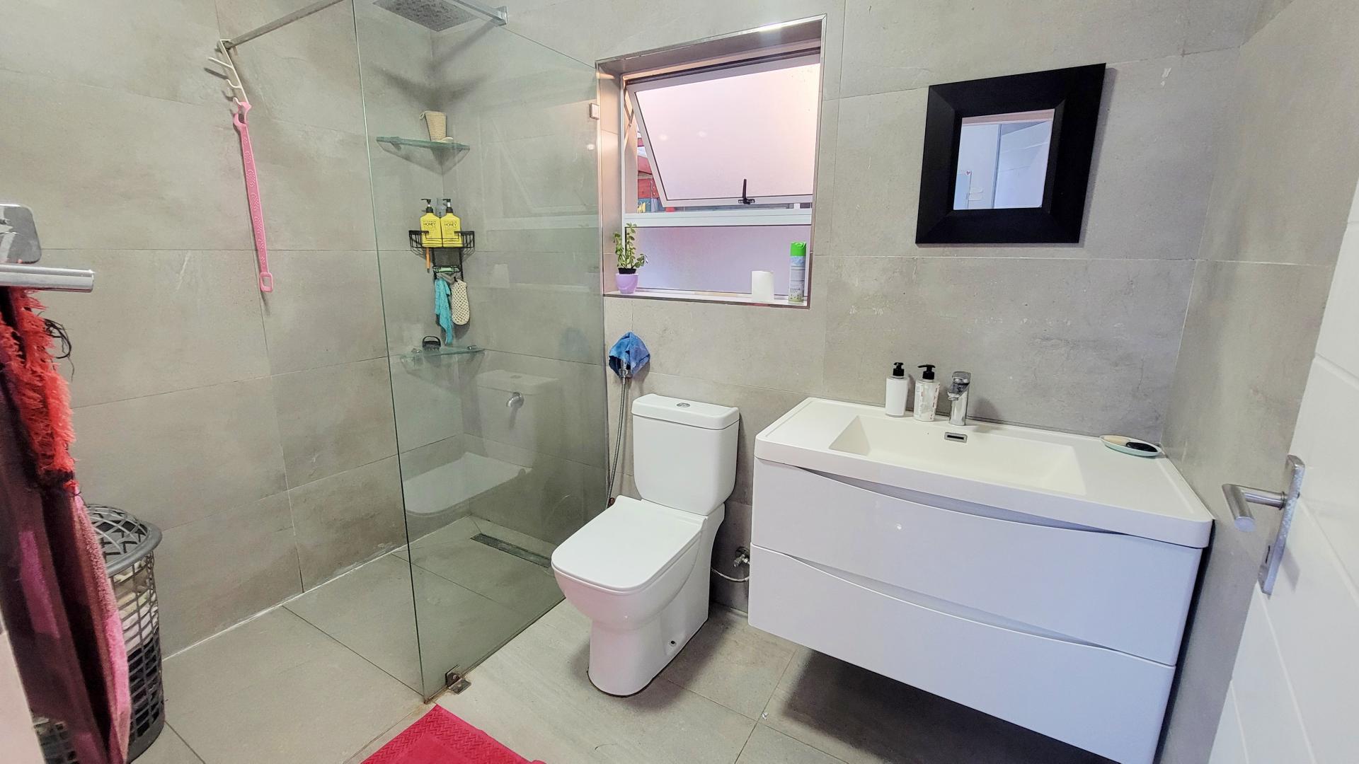 Bathroom 1 of property in Mitchells Plain