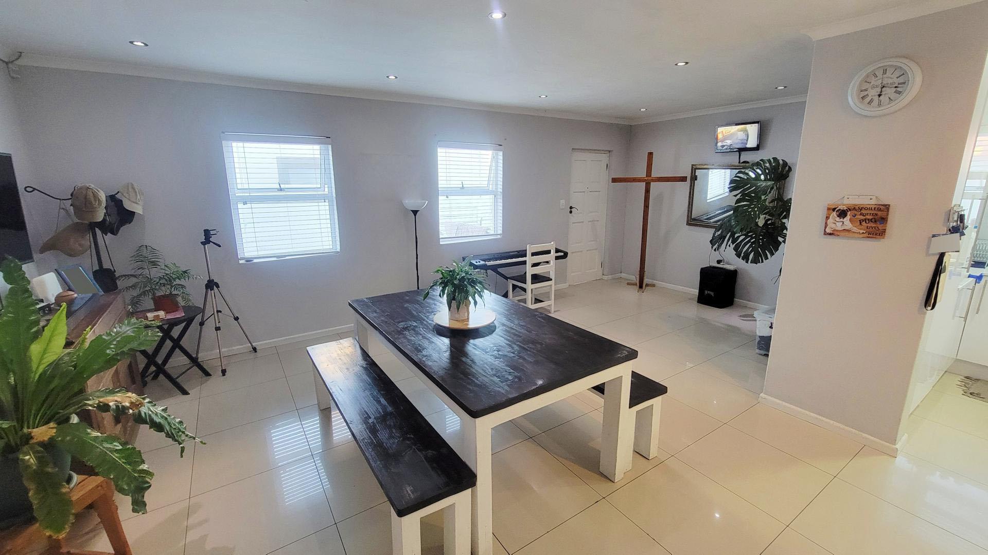 Dining Room of property in Mitchells Plain