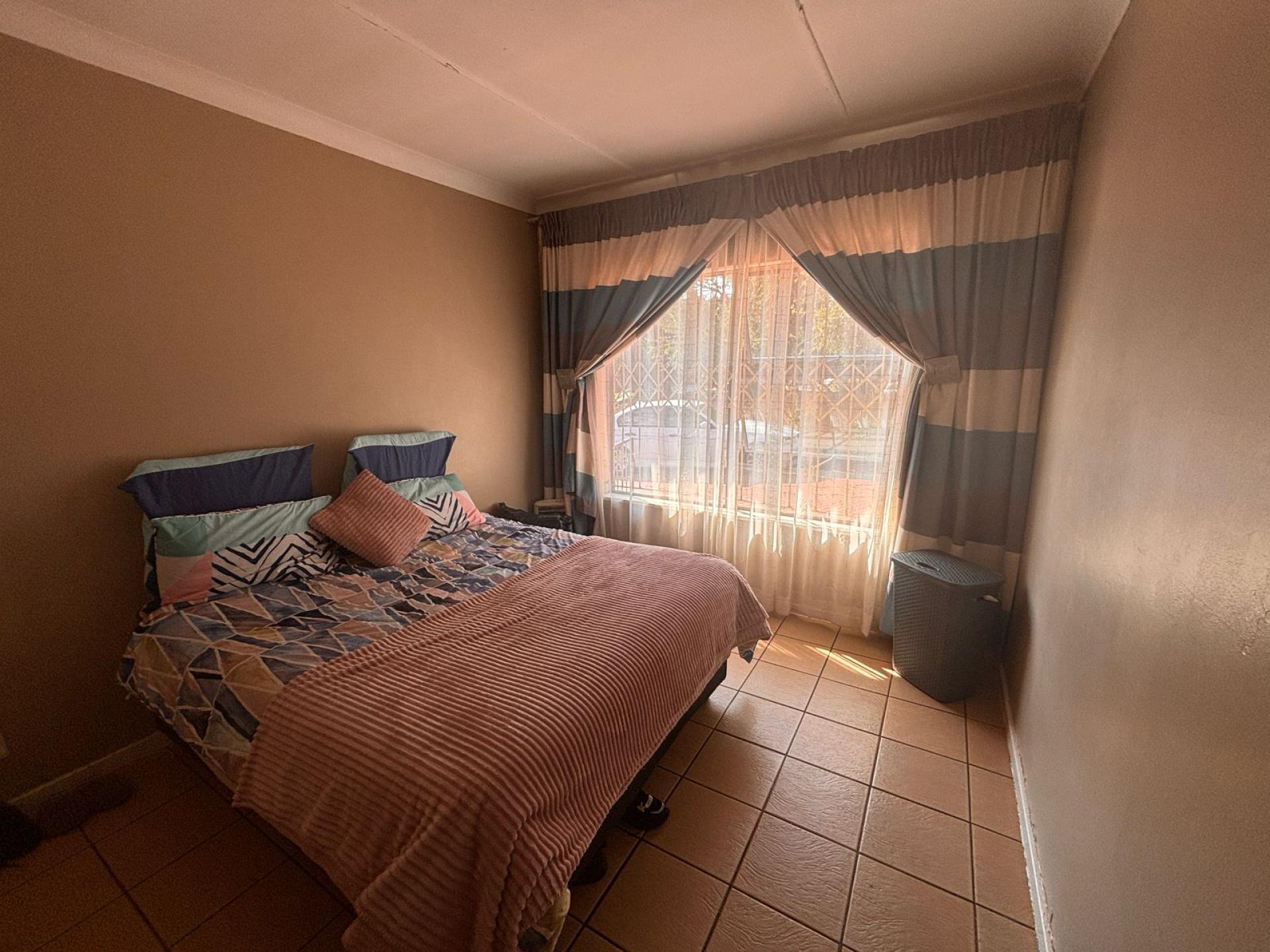 Bed Room 1 of property in Greenhills