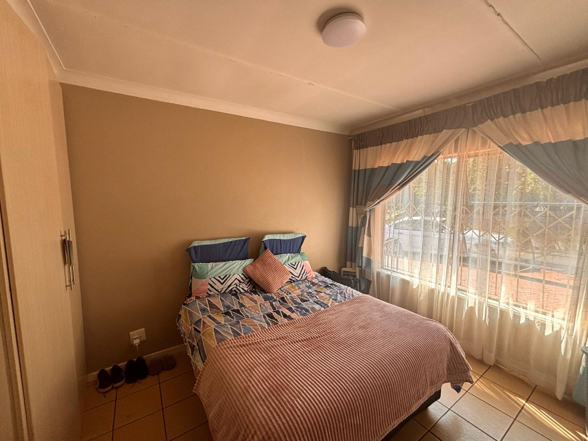 Bed Room 1 of property in Greenhills