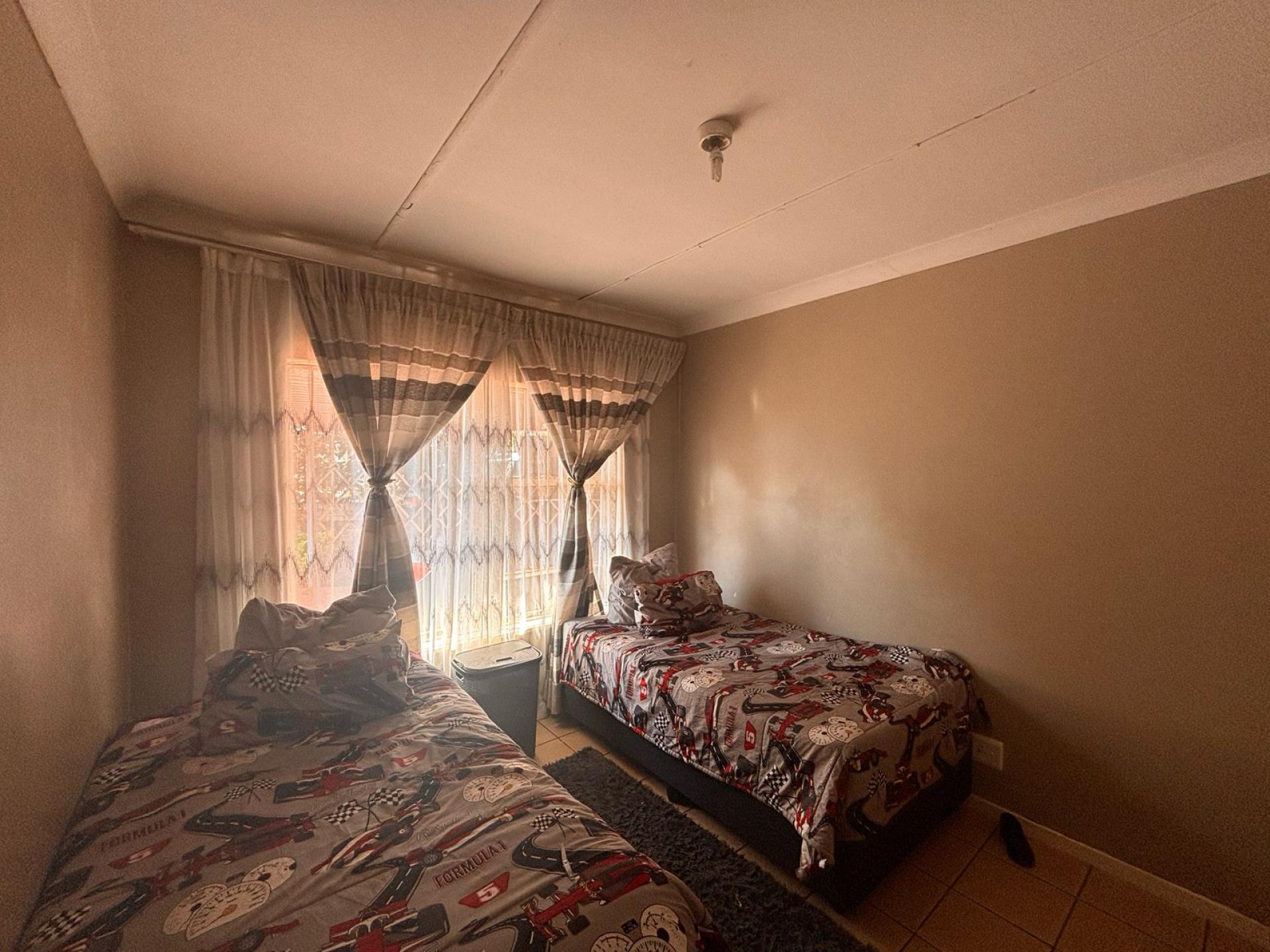 Bed Room 2 of property in Greenhills